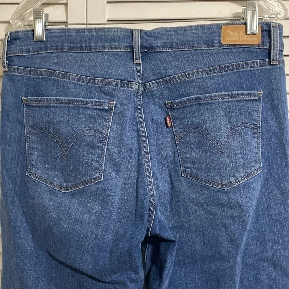 Levi's Cropped Jeans - Picture 6 of 10